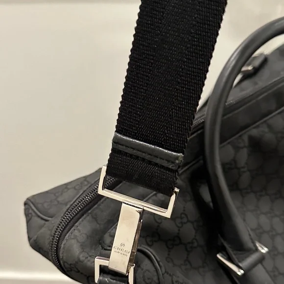 Gucci Signature Black Duffel Bag - Picture 3 of 6